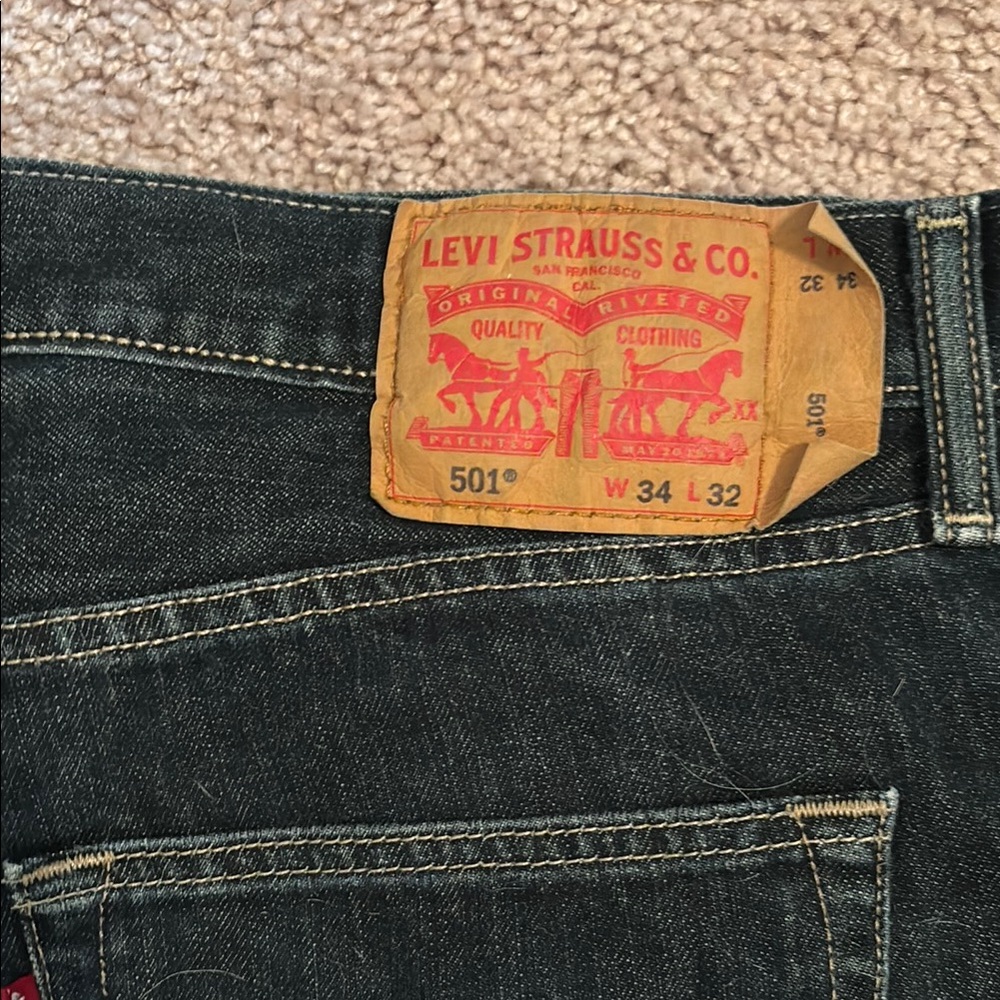 Levi's Men's 501 jeans 34x32, fit like 32x31